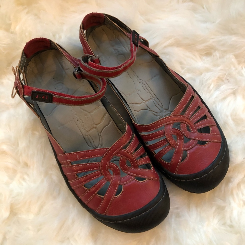 J41 NEW without Tags, size 7 RED leather